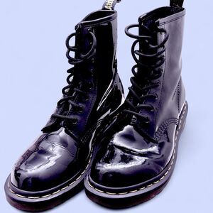 Dr. Martens 1460 black patent leather lace up boots size 7 W